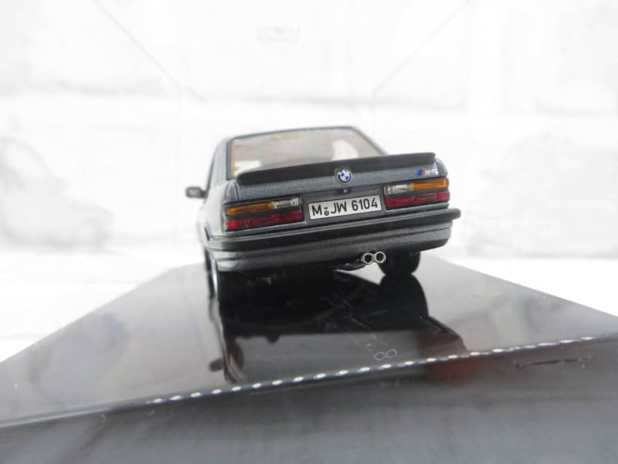 Amazon.co.jp: ミニカー 1/43 オートアート BMW M5 E28